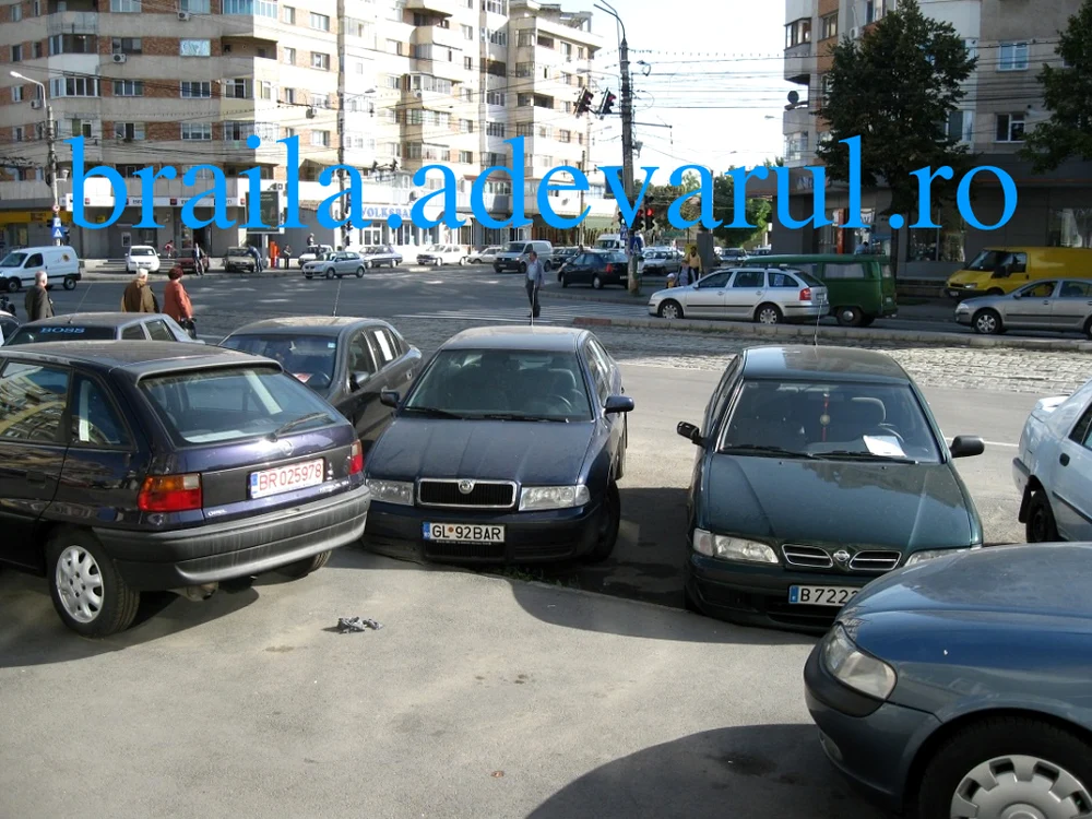 Cei doi au provocat distrugeri unor autoturisme