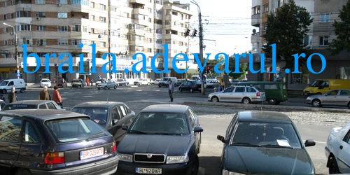 Cei doi au provocat distrugeri unor autoturisme