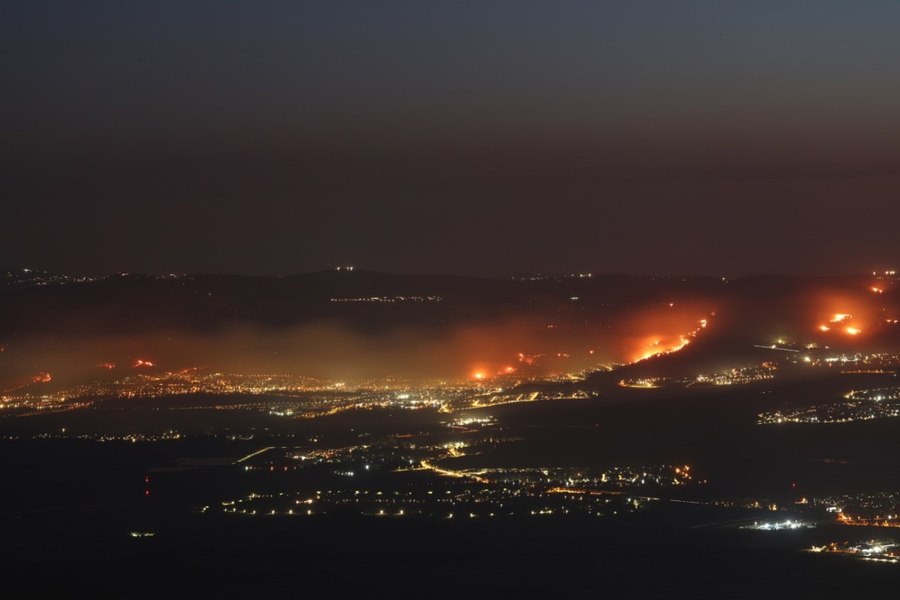 Incendii masive în nordul Israelului după un baraj de drone și rachete lansat de Hezbollah VIDEO