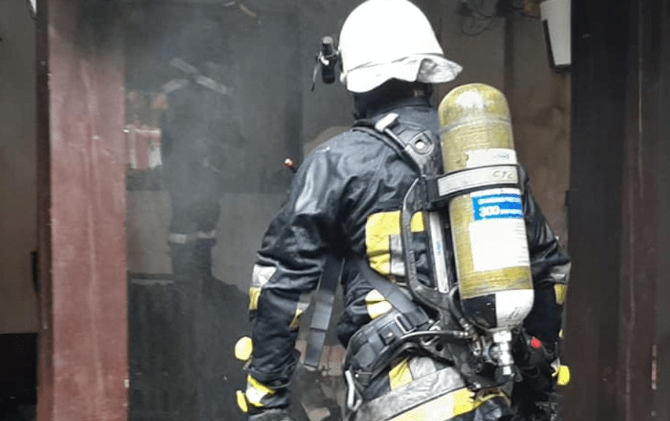 Incendiu la o hală de prelucrare a aluminiului din Argeș. 25 de persoane și zeci de butelii cu azot au fost evacuate