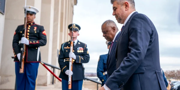 Marcel Ciolacu in SUA cu Lloyd Austin la Pentagon Foto EPA EFE jpg