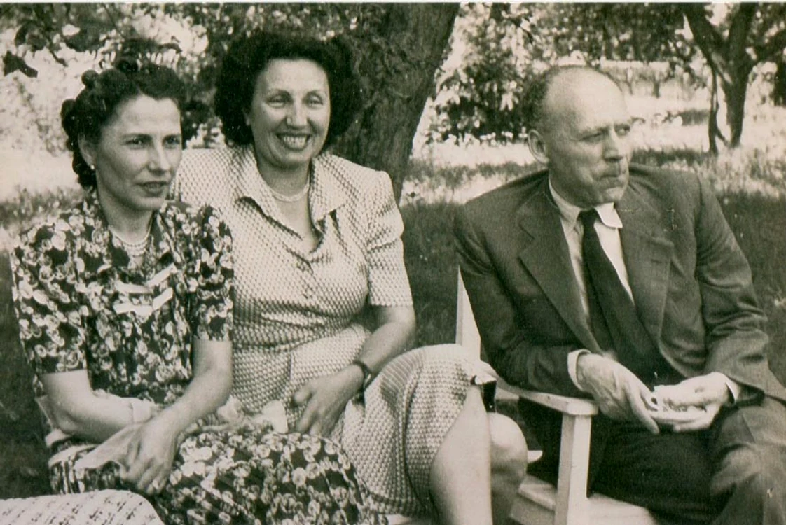 Elena Daniello, Felicia Ionaşiu şi Lucian Blaga, Gura Râului, 1951. FOTO: Arhiva familiei