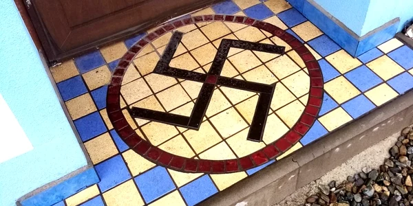 zvastica prag Agnita, foto Turnul Sfatului jpg