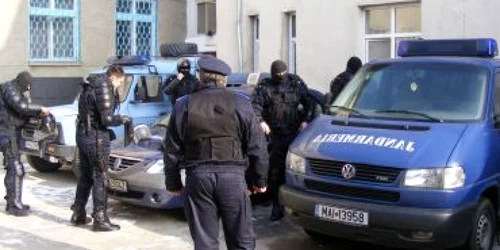 Reşiţa: Jandarmii montani au salvat viaţa a mai mult de 10 persoane