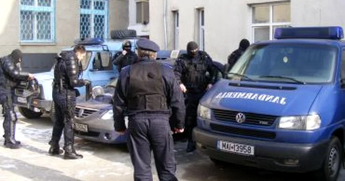 Reşiţa: Jandarmii montani au salvat viaţa a mai mult de 10 persoane