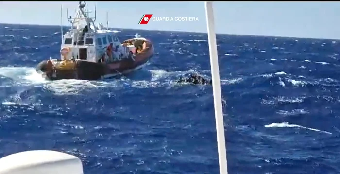 41 de migranți au murit recent într-un naufragiu în aproapierea Italiei FOTO Twitter