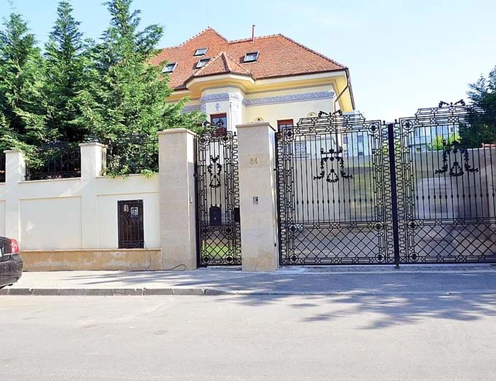 Aceasta este vila  în care vrea Prigoană  să-și aducă copiii