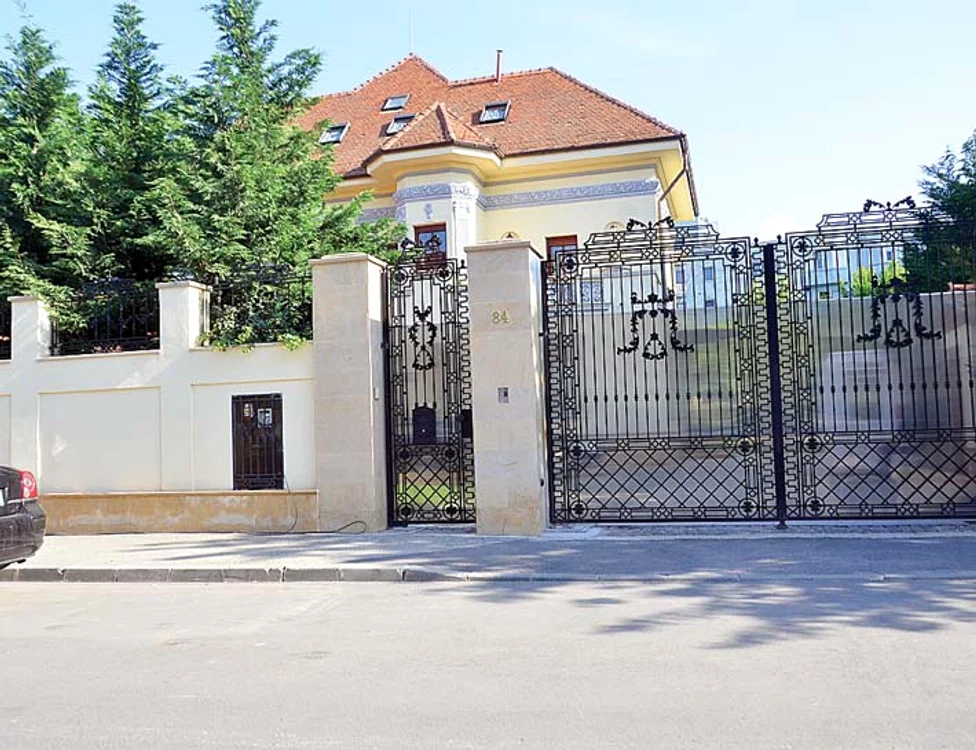 Aceasta este vila  în care vrea Prigoană  să-și aducă copiii