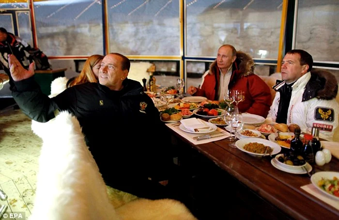 Cei trei, la un restaurant de lux din staţiunea de ski