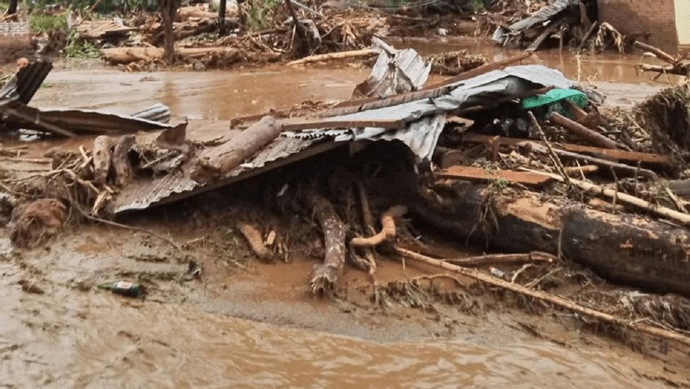 Catastrofă în Indonezia. Cel puțin 10 morți și câteva sute de oameni dispăruți, în urma unor alunecări de teren