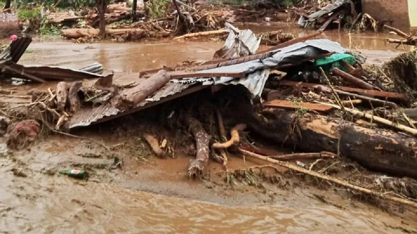 Alunecări de teren în Indonezia  FOTO Yahoo News