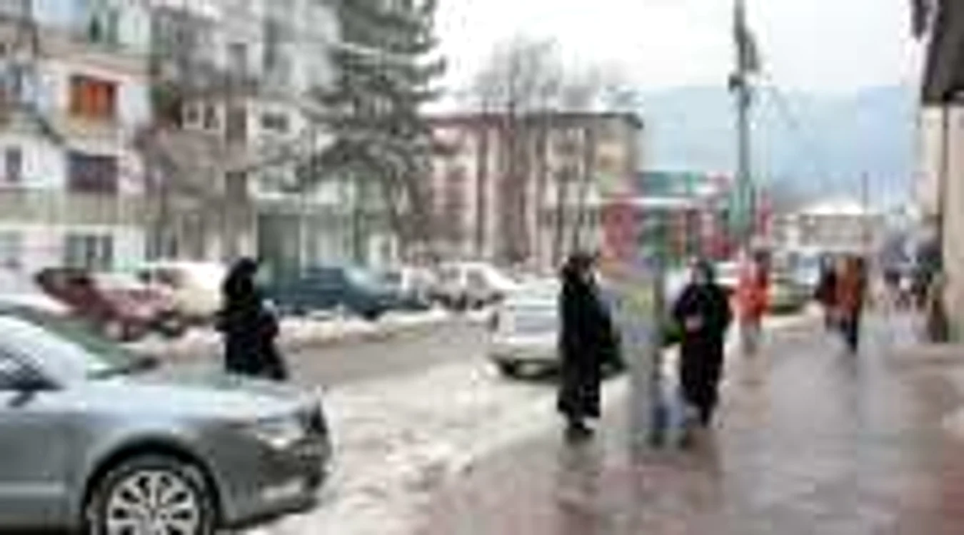 În Piaţa 22 Decembrie zăpada ocupa doar parcarea