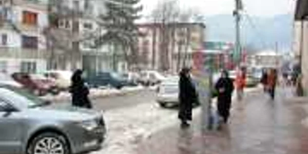 În Piaţa 22 Decembrie zăpada ocupa doar parcarea