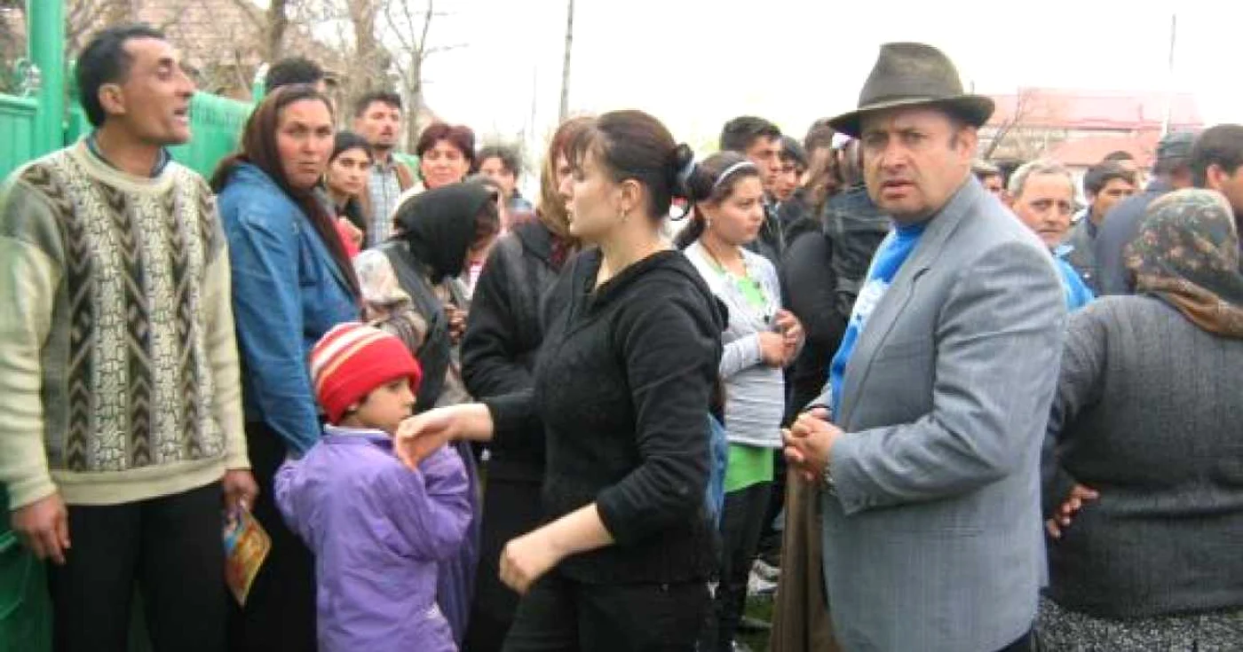 Rromii ameninţă familia jandarmului