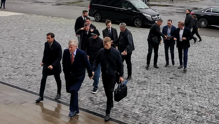 Rinat Ahmetov a venit însoțit de mai mulți bodyguarzi (FOTO: Click!)