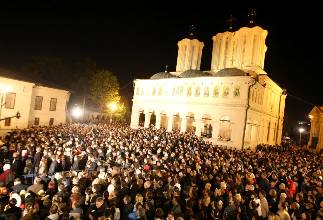 
    La slujba de Înviere de la Patriarhie au venit mii de oameniFoto: Sever Gheorghe/Click!  