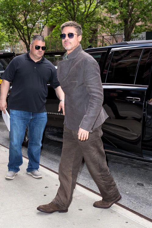 Brad Pitt wears oversized clothes jpeg