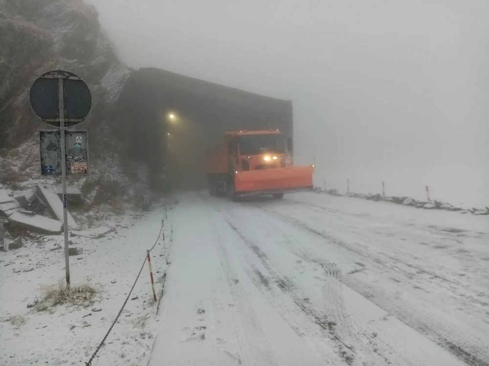 
    A nins pe TransfăgărășanFoto: Directia de Drumuri Brașov  
