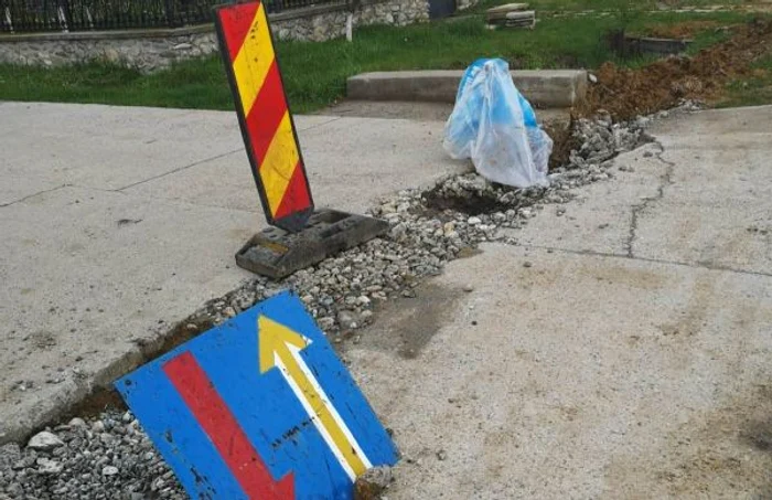 Drumul comunal a fost bocat de săteni