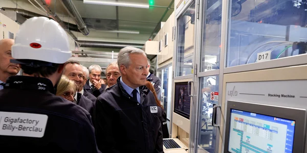 Ministrul francez de Finanțe Bruno Le Maire la deschiderea fabricii de baterii pentru mașini electrice FOTO AFP jpg