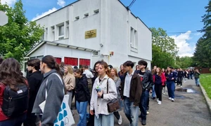 Studentii clujeni au pornit în marș în ziua alegerilor prezidențiale  Sursa foto Ziua de Cluj jpg