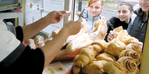 Resita: Comerţul reşiţean, salvat de alocaţiile liceenilor