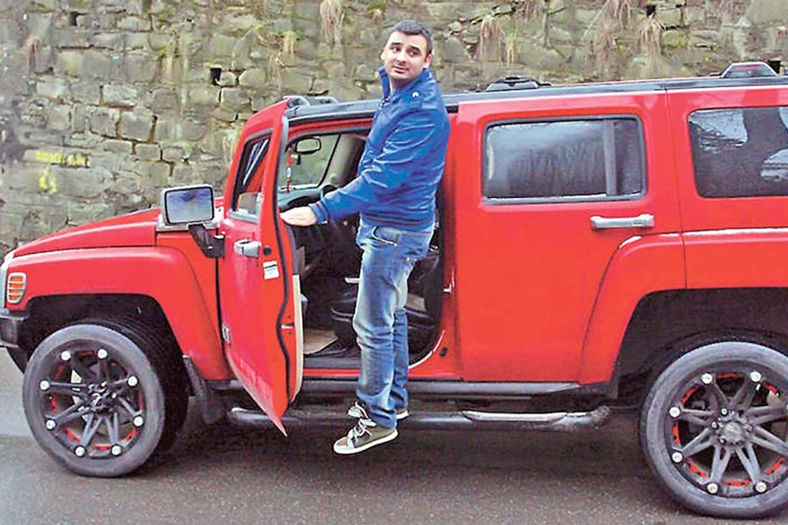 
    Liviu Guţă a cumpărat Hummer-ul cu 26.000 de  euro, dar a mai investit  în el încă 17.000 de euro  