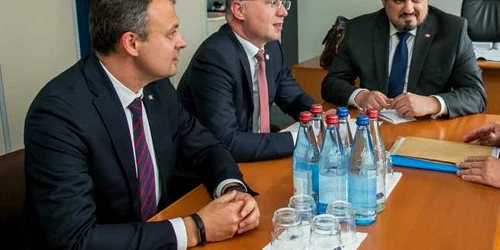 Pavel Filip si Andrian Candu parlament.md