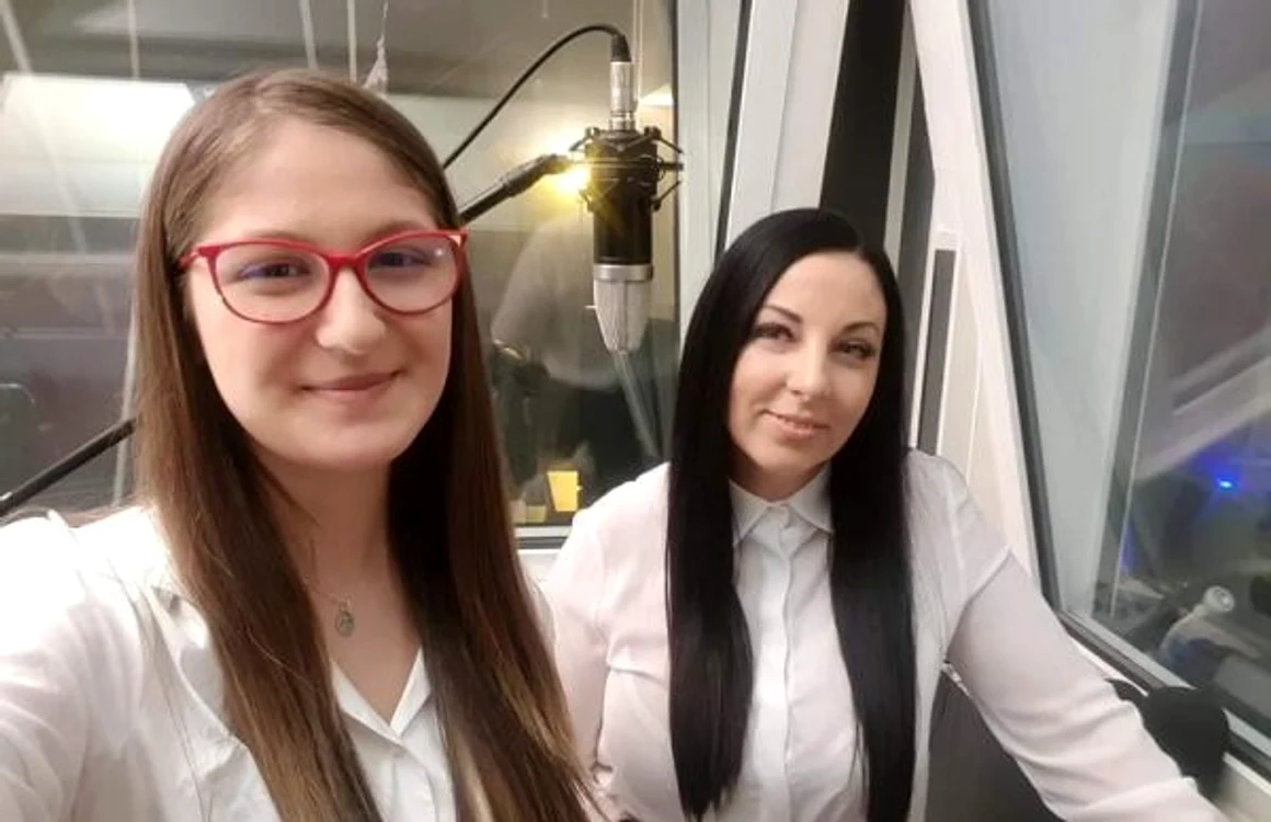 Ionela Slabu alături de una dintre elevele sale Foto: arhiva personală