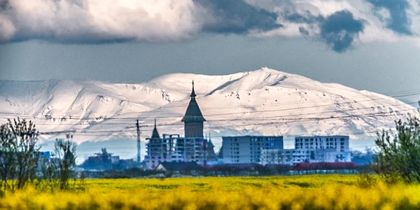 Muntele Țarcu văzut din Timișoara FOTO Razvan Vitionescu jpg