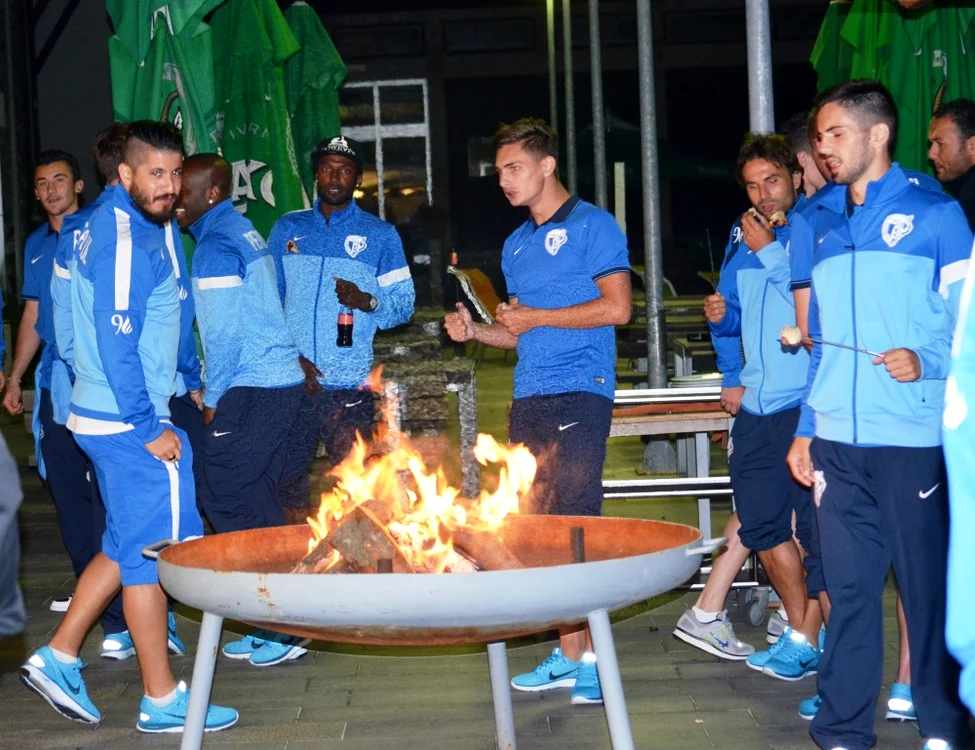 fotbalistii_petrolului_la_gratar