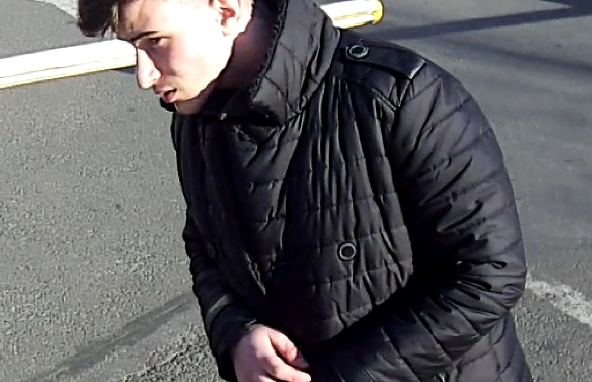 Tânărul este suspectat de o spargere comisă în Ajun de Crăciun, pe 24 decembrie 2015 FOTO Poliţia Capitalei