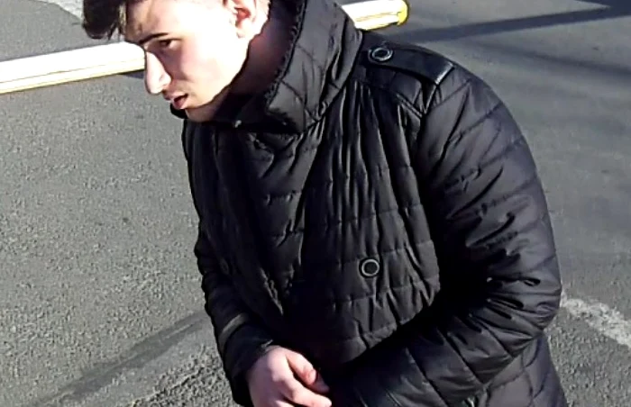Tânărul este suspectat de o spargere comisă în Ajun de Crăciun, pe 24 decembrie 2015 FOTO Poliţia Capitalei