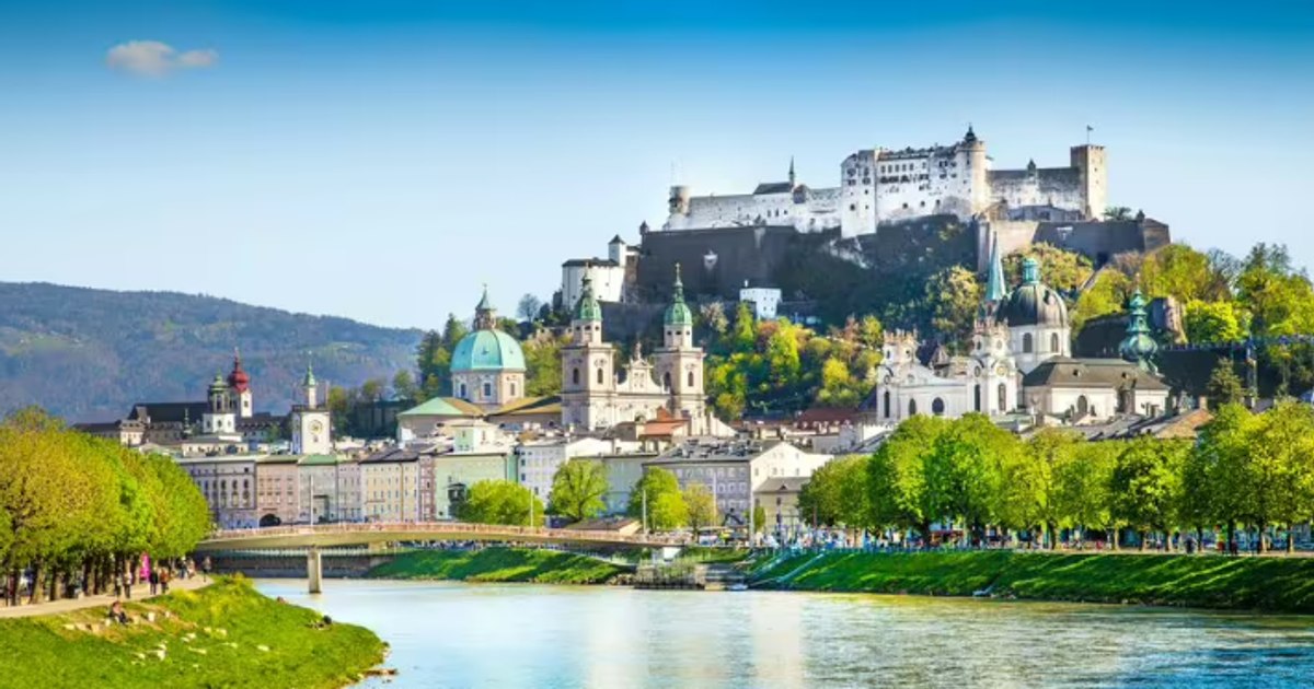 Orașul european care pare desprins dintr-un basm și a devenit una dintre cele mai dorite destinații de city break din Europa