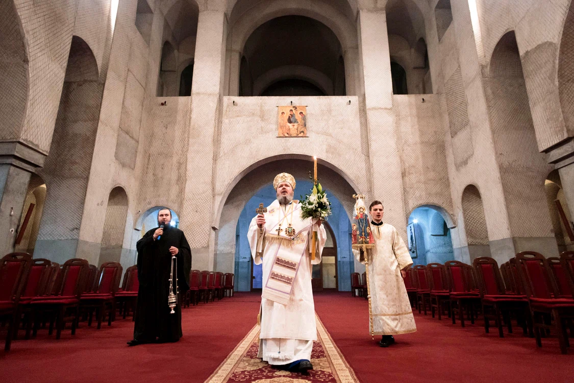 
    În urmă cu un an, credincioșii nu au avut voie să participe la slujba de Învierefoto: Inquam Photos  