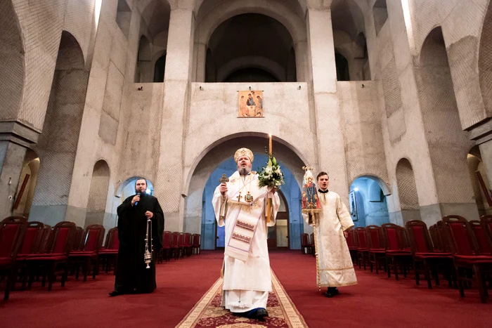 
    În urmă cu un an, credincioșii nu au avut voie să participe la slujba de Învierefoto: Inquam Photos  