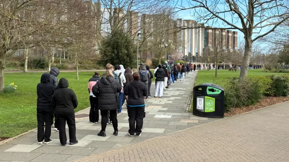 Epidemia de meningită din Marea Britanie ar fi izbucnit din cauza vapatului. Sunt căutate persoanele care au intrat în contact cu cei infectați