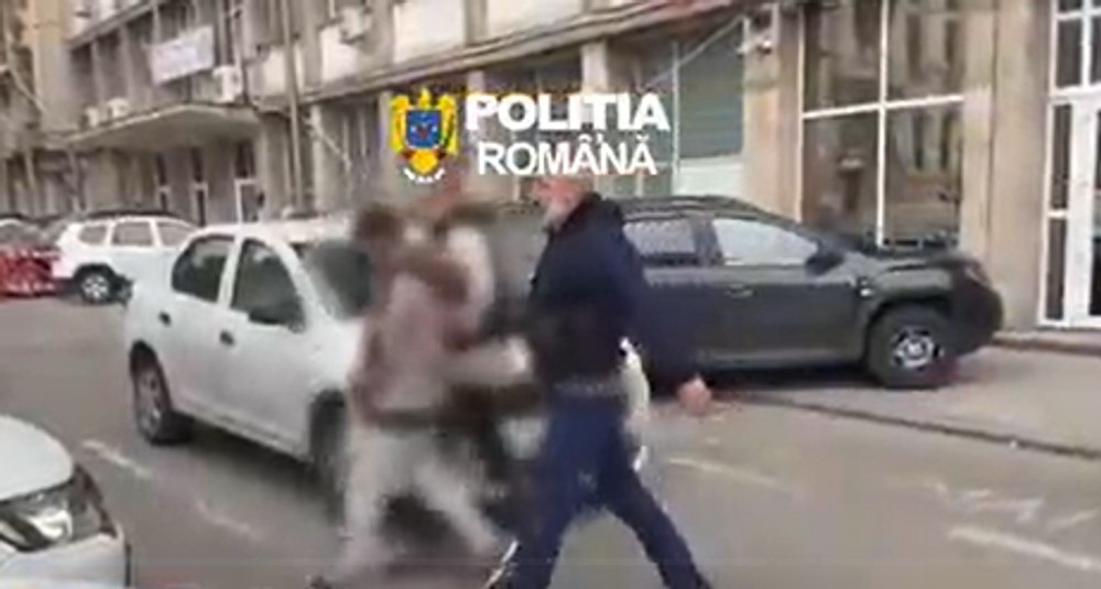 Bărbat reținut în București după ce ar fi agresat sexual o tânără și ar fi încercat să-i fure telefonul