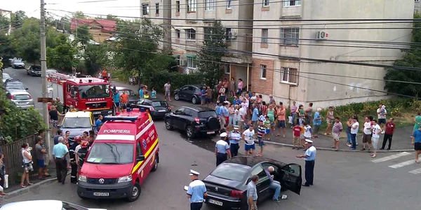 Accidentul a atras zeci de curioși