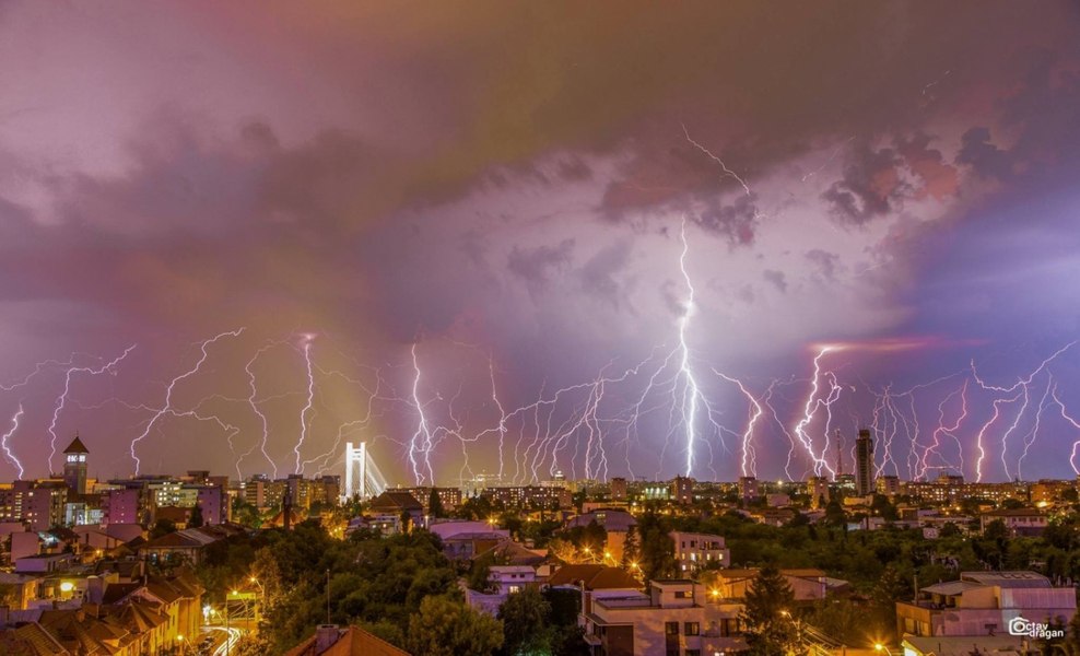 Capitala, sub avertizare de grindină, vijelie și fulgere până la 18.30