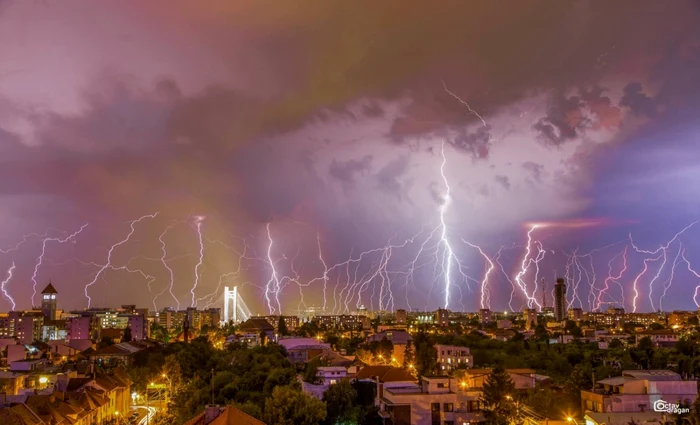 Capitala, amenințată de descărcări electrice 