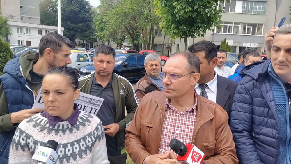 Sătenii revoltați că podul peste Olt, „făcut de nemți”, a fost închis: „Să vedeți acum abandon școlar!”. Se face o nouă expertiză