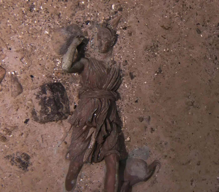 Diana de Versailles, statuia de bronz găsită printre resturile epavei Titanicului. Foto: RMS Titan