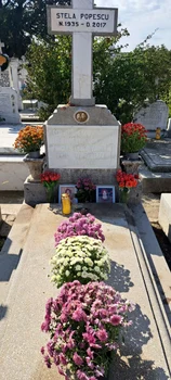 Cei care au iubit-o pe Stela Popescu au acoperit cu flori mormântul actriței / foto: Viva.ro