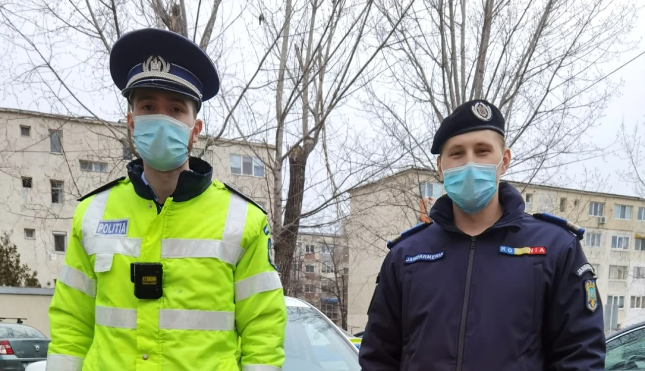 Poliţistul şi jandarmul au salvat viaţa femeii foto: IPJ Constanţa