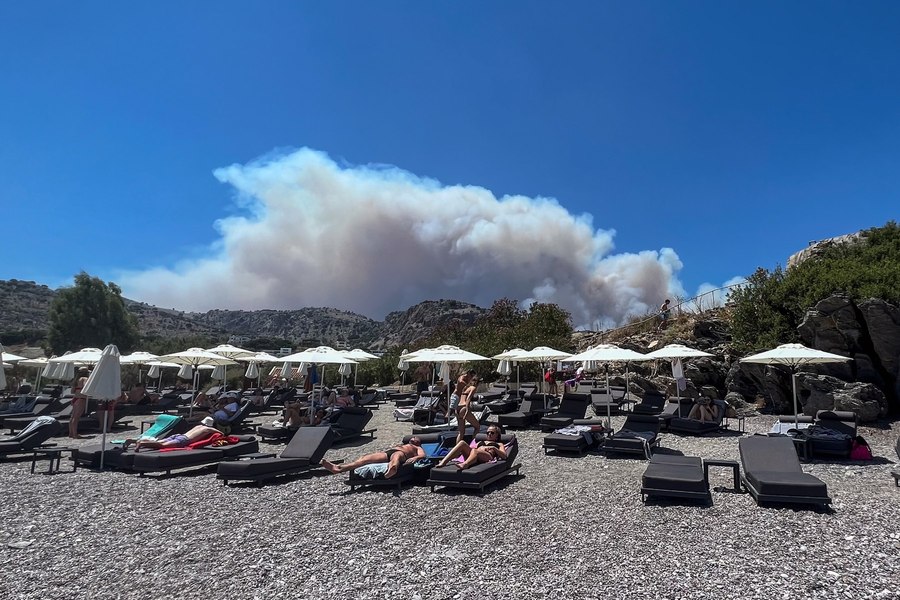  Starea de urgenţă a încetat în Rhodos. Viaţa revine la normal pe insula grecească