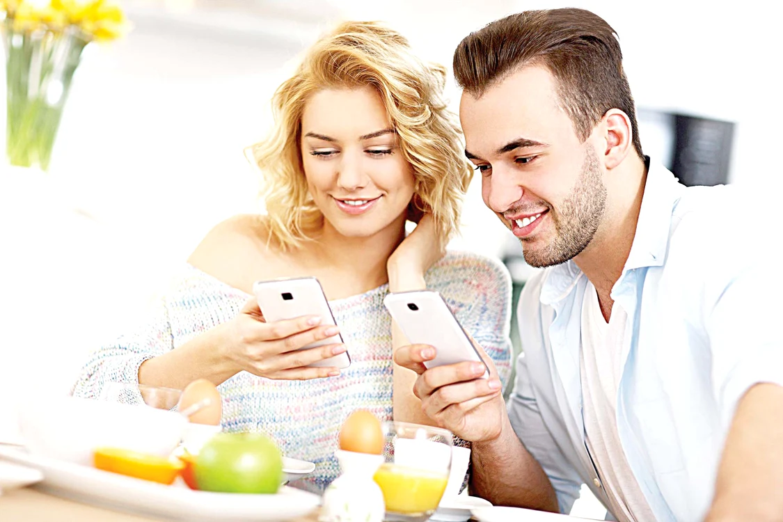 Experții recomandă să stabilești limite în legătură cu utilizarea telefonului. Foto: Arhivă