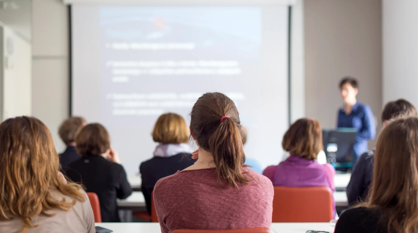 
    Doi tineri au vrut să se înscrie la facultate cu diplome falseFoto: Shutterstock  