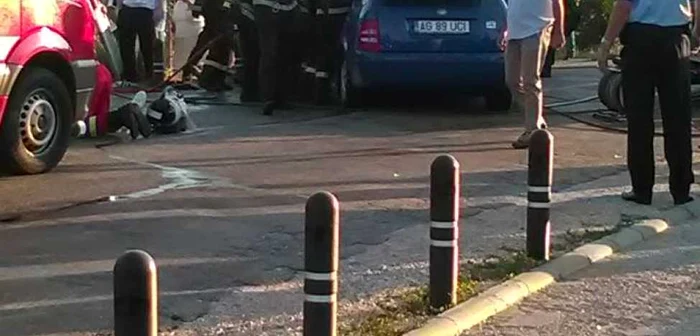 Accident cumplit la Mioveni. Doi oameni au murit alţi 9 sunt răniţi, după ce un autoturism a intrat într-un microbuz