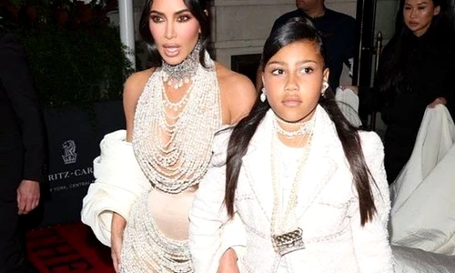 Kim Kardashian si fiica ei  jpeg